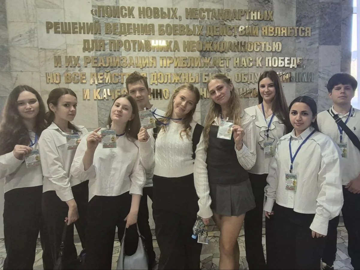 Ученики с наградами.